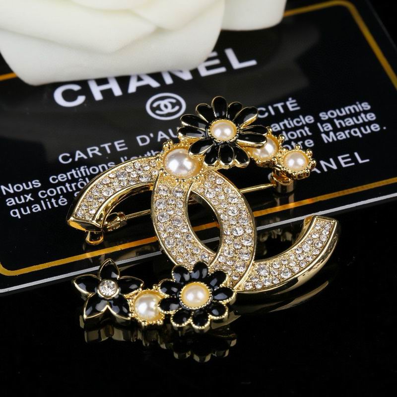 Chanel Brooch 03yxs172
